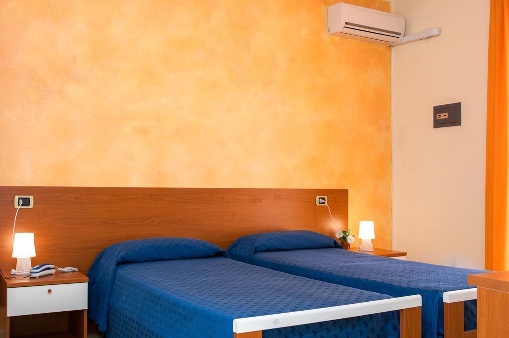Megaron Hotel Pozzallo Szoba fotó